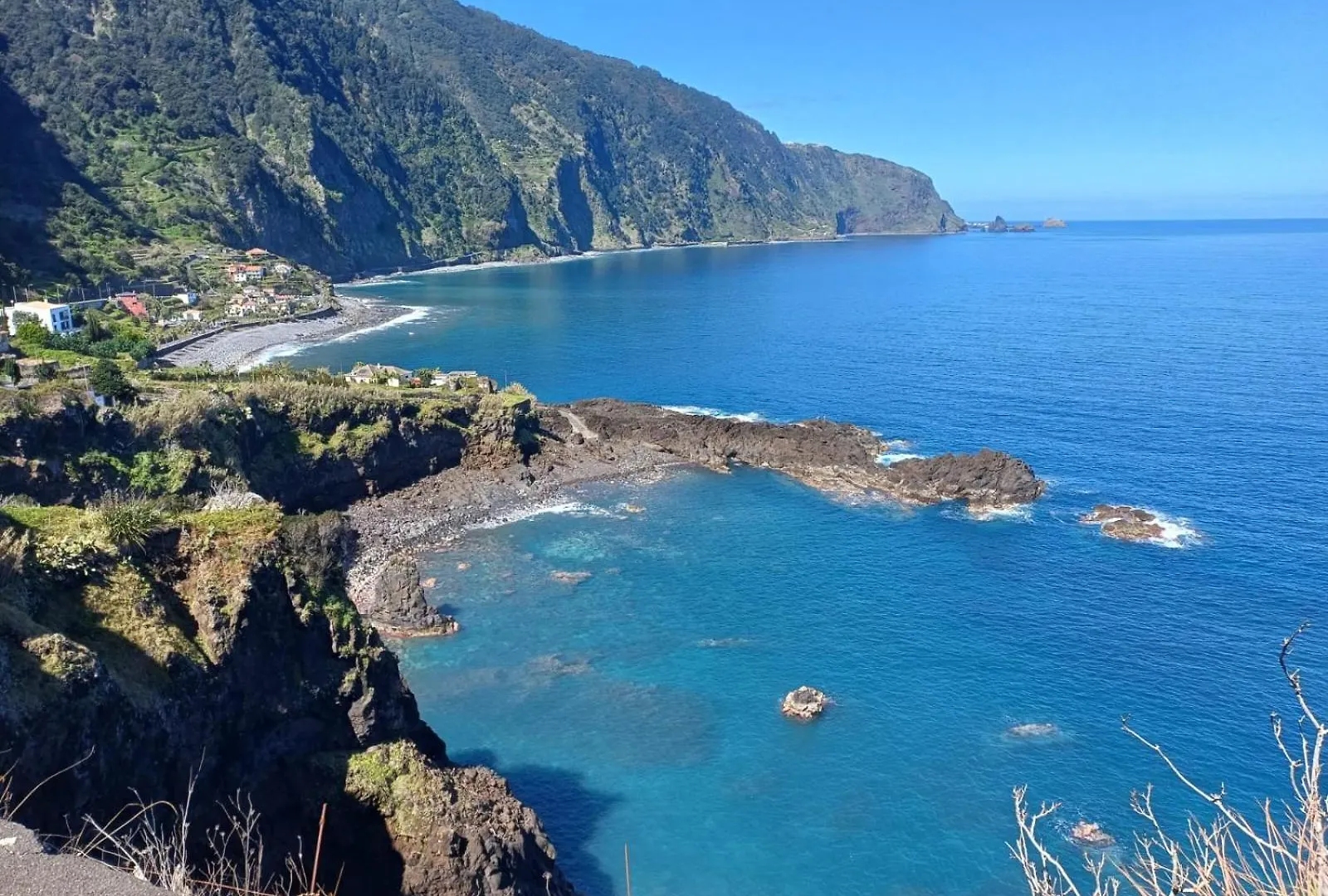 Baia Seixal Oceanfront contacts